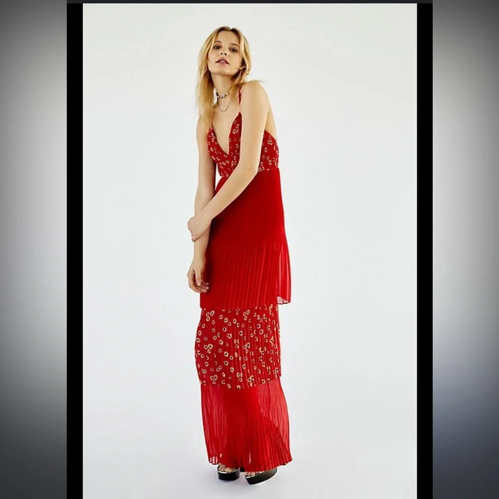 Free People x Fame Women's Kayla Maxi Gown Red Pleated Sunflowers Size 6‎